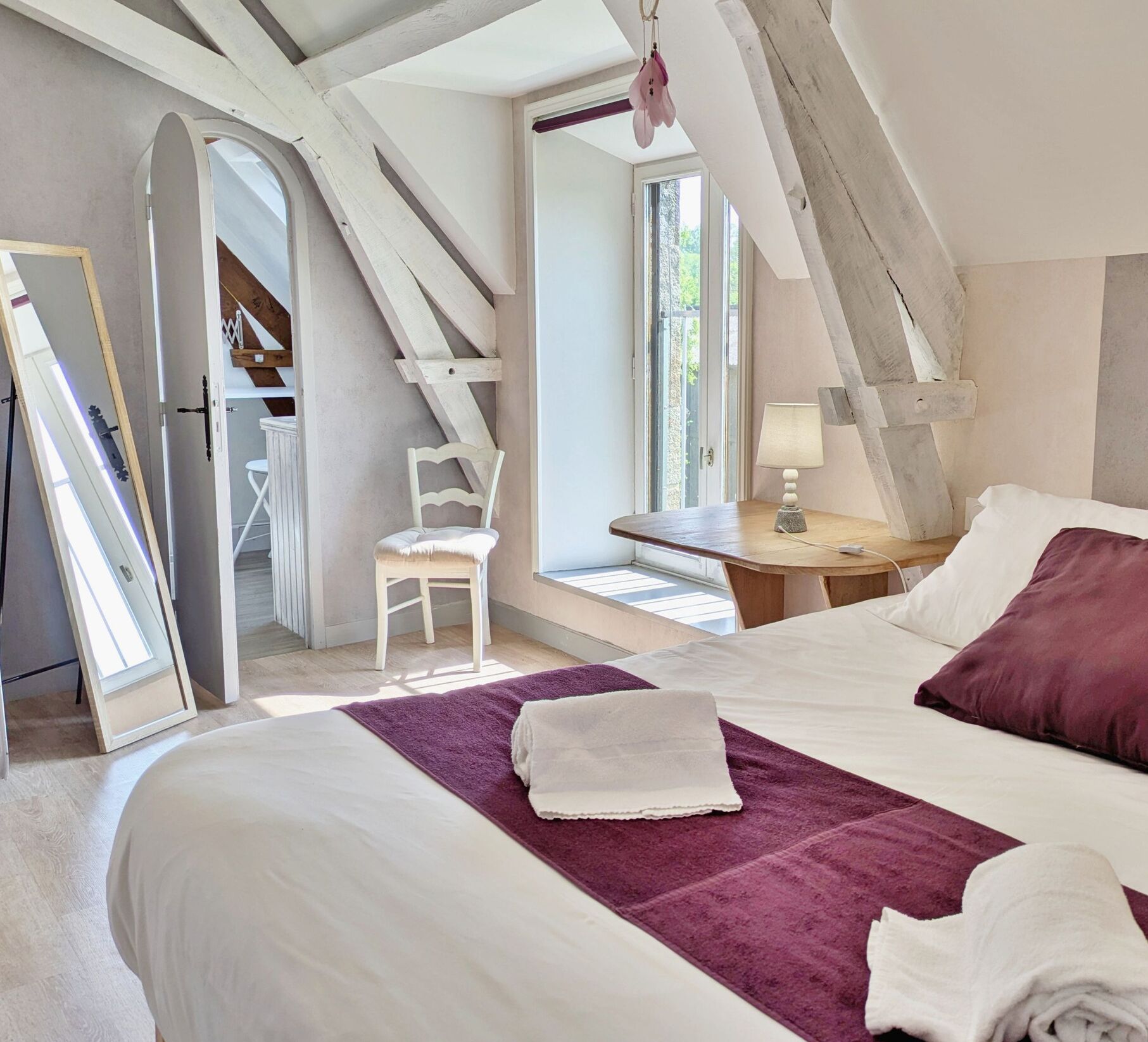 4 slaapkamers, een bureau, gratis wifi, beddengoed