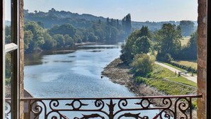 A river with a bridge, surrounded by greenery and trees. - Historic Mill, 5 Bedrooms, River View, Billiards, Ping-Pong (La Roche-Neuville)