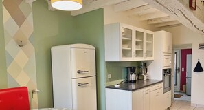 Fridge, microwave, oven, dishwasher - Charming family cottage with private garden and spa, fishing and ecological swimming, pets allowed (Niafles)