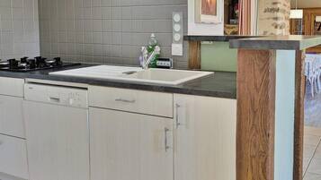 Kühlschrank, Mikrowelle, Ofen, Geschirrspüler