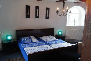 1 bedroom, bed sheets