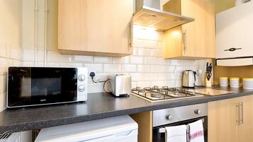 House | Private kitchen | Fridge, microwave, oven, stovetop