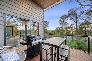 Outdoor dining - Narani Rise (Fairhaven)
