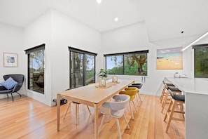 Dining - Narani Rise (Fairhaven)