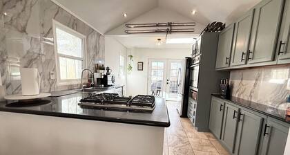 ☆ Mountain Topaz Getaway☆ Private Home Near Downtown, New Luxury Shower