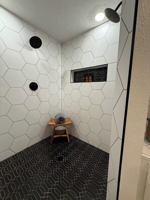 Interior - ☆ Mountain Topaz Getaway☆ Private Home Near Downtown, New Luxury Shower (Colorado Springs)