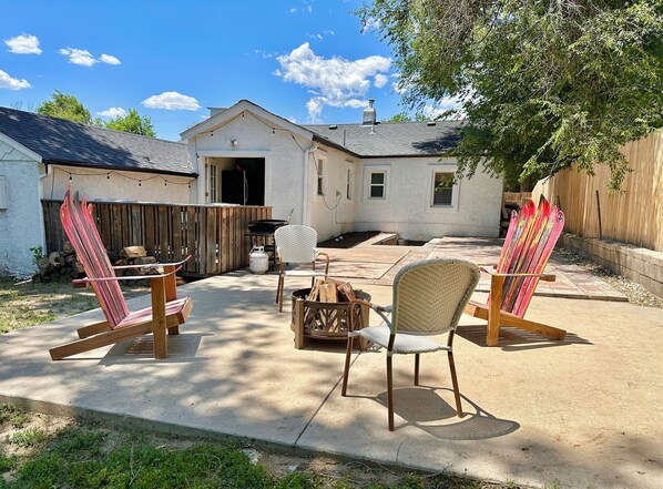 Terrace/patio - ☆ Mountain Topaz Getaway☆ Private Home Near Downtown, New Luxury Shower (Colorado Springs)