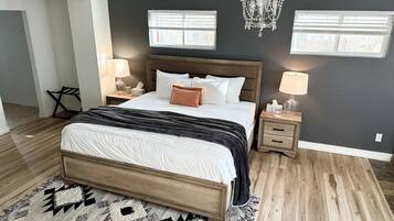 3 habitaciones, tabla de planchar con plancha y cuna de viaje