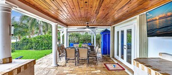 Delray INTRACOASTAL WATERFRONT 3BR, 2.5 baths with SPA AND POOL