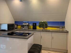 Kühlschrank, Herdplatte, Geschirrspüler