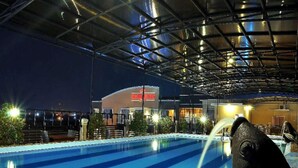 Outdoor pool - Grand Tryas Hotel (West Cirebon)