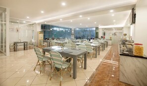 Dining - Grand Tryas Hotel (West Cirebon)
