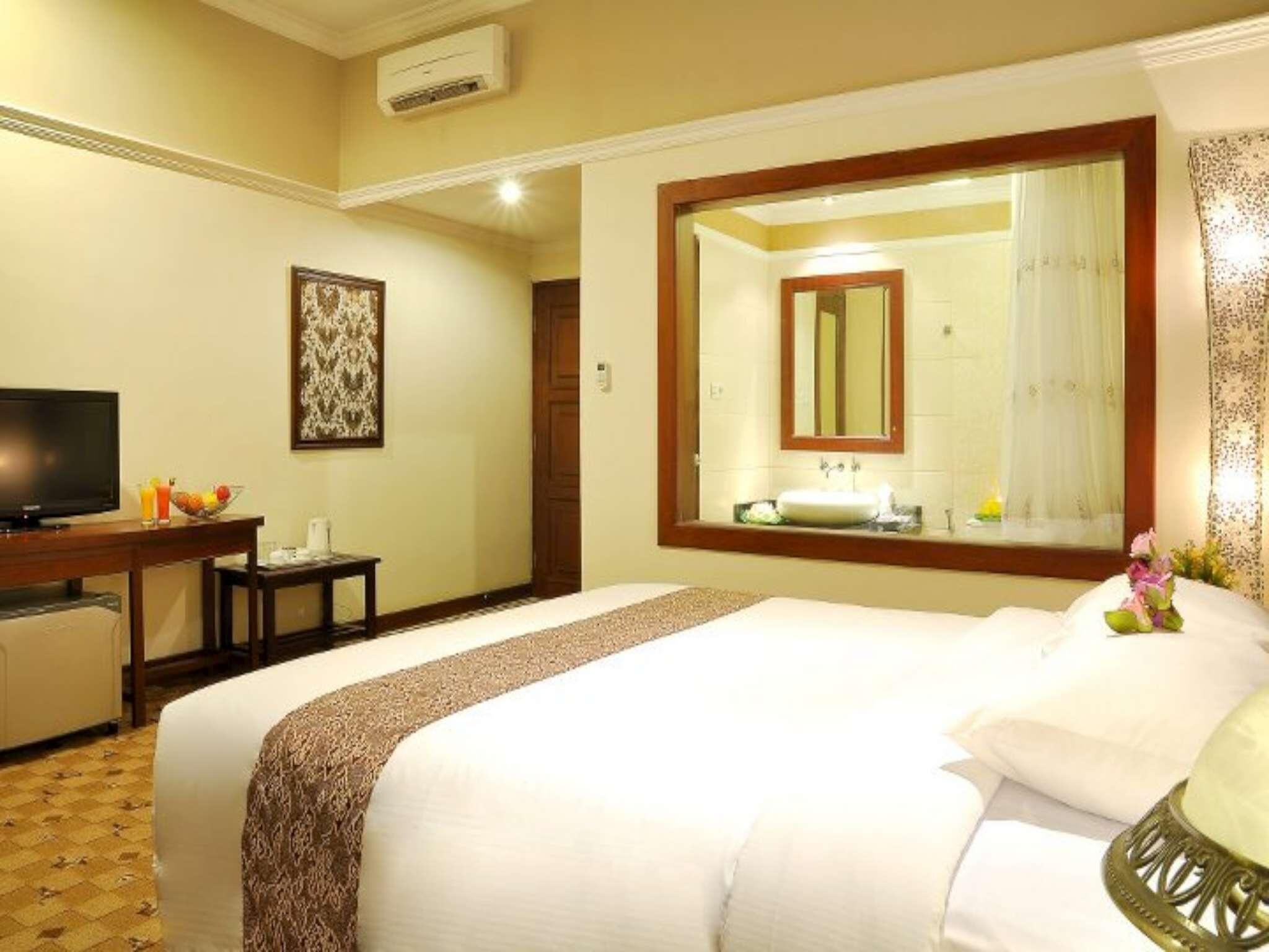 Desk, free WiFi, bed sheets