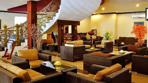 Lobby sitting area - Grand Tryas Hotel (West Cirebon)