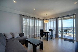 TV, libri, impianto stereo