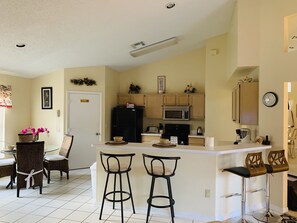 Fridge, oven, stovetop - Private house with pool and jacuzzi, lake views, backyard with lake view, patio! (Kissimmee)