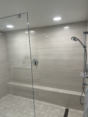 Combined shower/tub, hair dryer, towels, soap