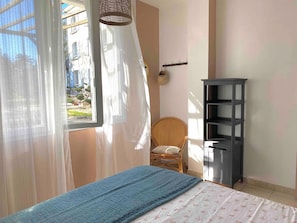 2 chambres, fer et planche à repasser, accès au Wi-Fi (inclus)