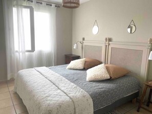 2 chambres, fer et planche à repasser, Wi-Fi gratuit, draps fournis