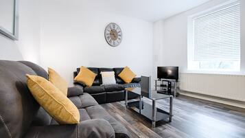 House | Living area | 32-inch flat-screen TV with digital channels, TV