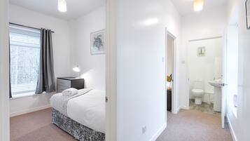 House | 2 bedrooms, individually decorated, individually furnished