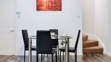 House | In-room dining