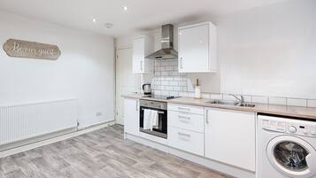 House | Private kitchen | Fridge, microwave, oven, stovetop