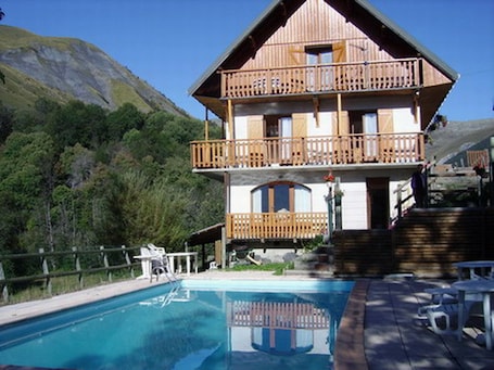 Exterior. Superb 4/5 pers apartment in family chalet summer swimming pool