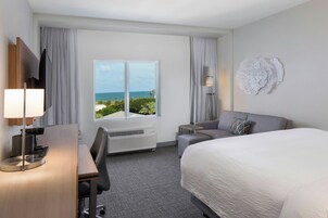 Escritorio y espacio para trabajar con laptop 