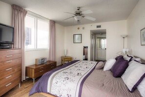 2 bedrooms, iron/ironing board, WiFi, bed sheets - Le Marina Bay 1109 STR-01972 (Sunny Isles Beach)