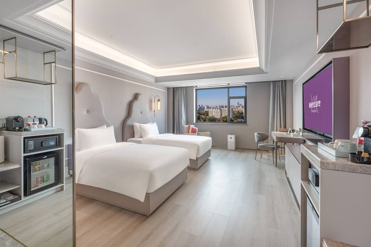 Privilege, Kamer, 2 eenpersoonsbedden | Hypoallergeen beddengoed, donsdekens, een gratis minibar, een bureau