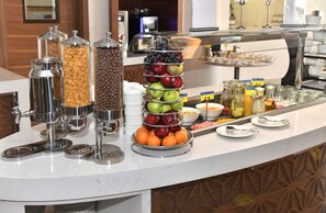 Bữa sáng buffet hàng ngày với phụ phí nhỏ 