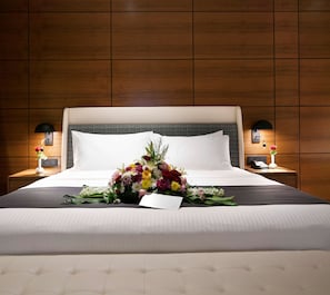 Minibar, in-room safe, desk, blackout drapes - Golden Tulip Riyadh (Riyadh)