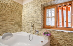 Bathtub