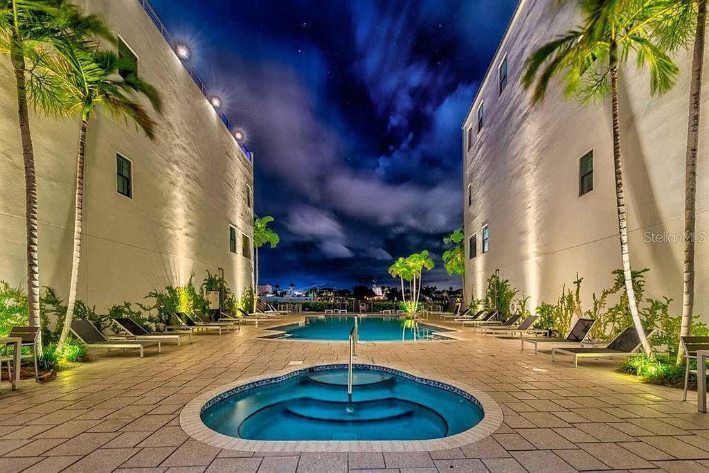 3 Bedroom Townhouse on the Water, sleeps 8