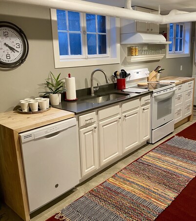 Old World Charm Basement Level Flat in upscale Cherry Creek