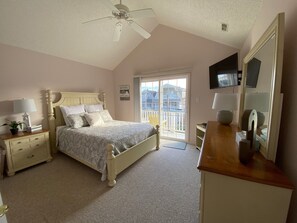 4 bedrooms, iron/ironing board, free WiFi