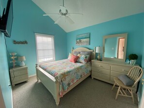 4 bedrooms, iron/ironing board, free WiFi