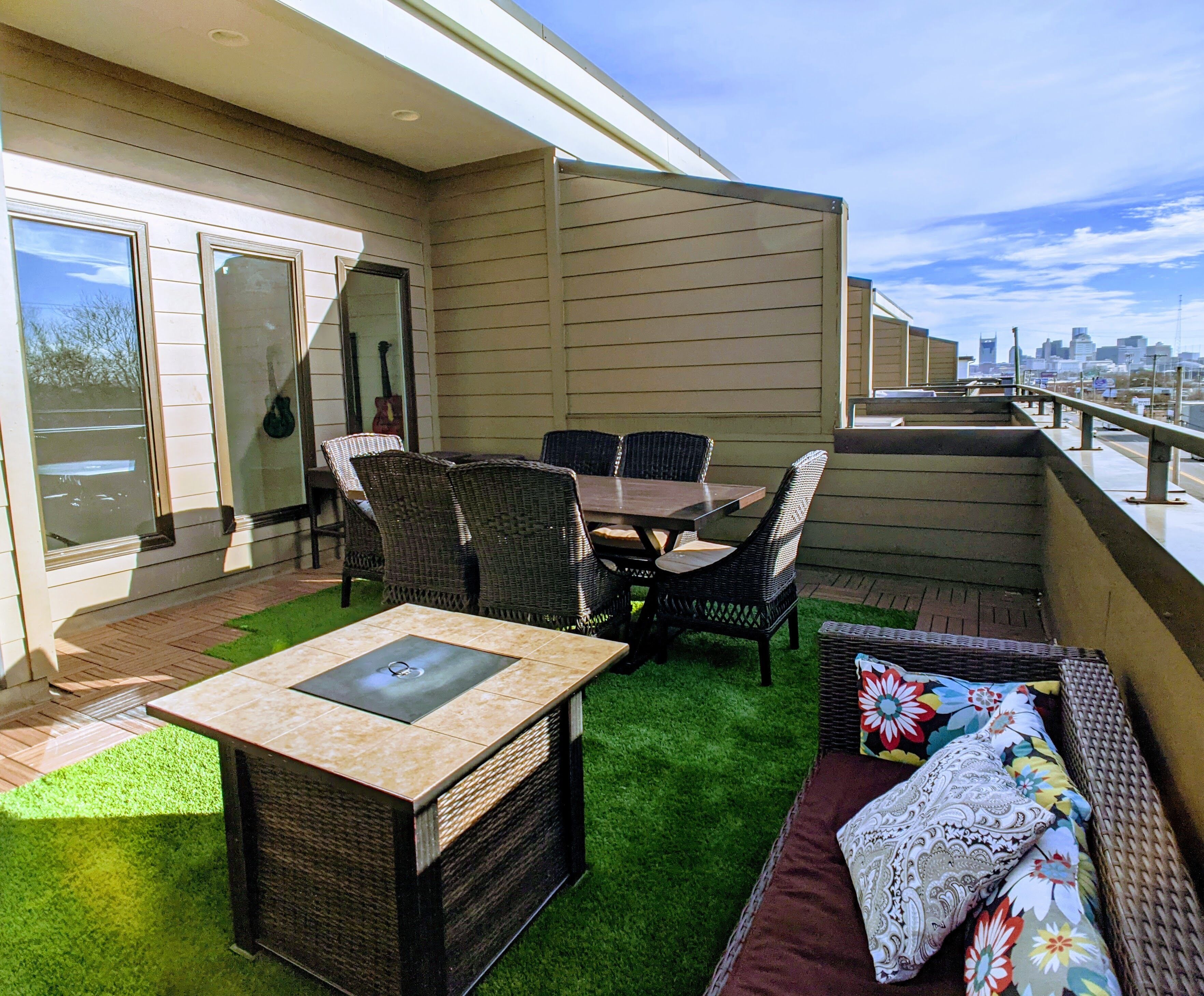 COMFY INDUSTRIAL w/ ROOFDECK+GRASS | Broadway-2mi