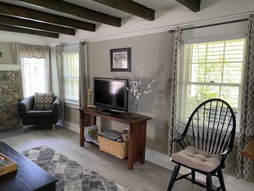 Hens & Chickens Cottage at Cozy Nook