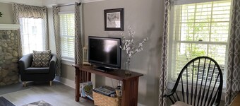 Hens & Chickens Cottage at Cozy Nook