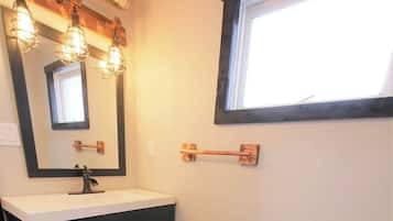 Secador de pelo y toallas