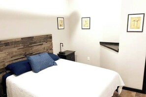 2 slaapkamers, een strijkplank/strijkijzer, reisbedje, gratis wifi