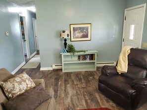 Interior - Corner Cottage near Hocking Hills, WNF, Ohio University, and Hocking College (Nelsonville)