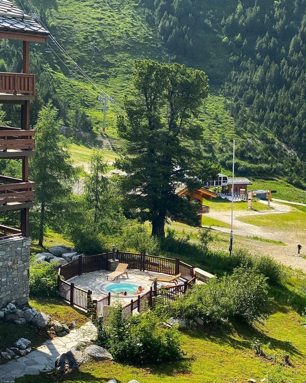 مغطس سبا خارجي