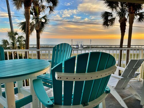 Gulf Front view! Newly renovated, Gorgeous fixtures, Free beach service, Destin
