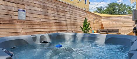 Bain à remous extérieur
