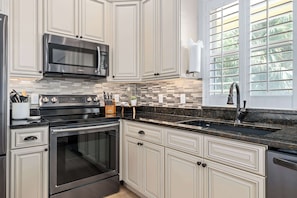 Coffee/tea maker, fridge, microwave, oven