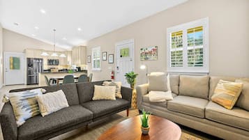 Een televisie en een kantoor