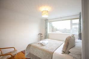Basic Apartment | Laptop workspace, free WiFi, bed sheets - Business Park Lodge by Paymán Club (Cambridge)